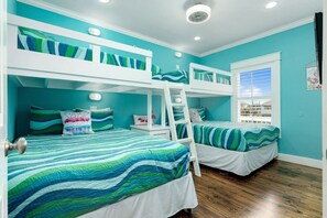 4 bedrooms, desk, iron/ironing board, travel cot