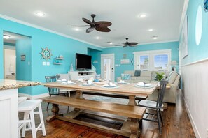 Dining - The Turtle Club: 2 Luxury King Suites with Ocean Views, Walk to Beach, Pickleball (Bolivar Peninsula)