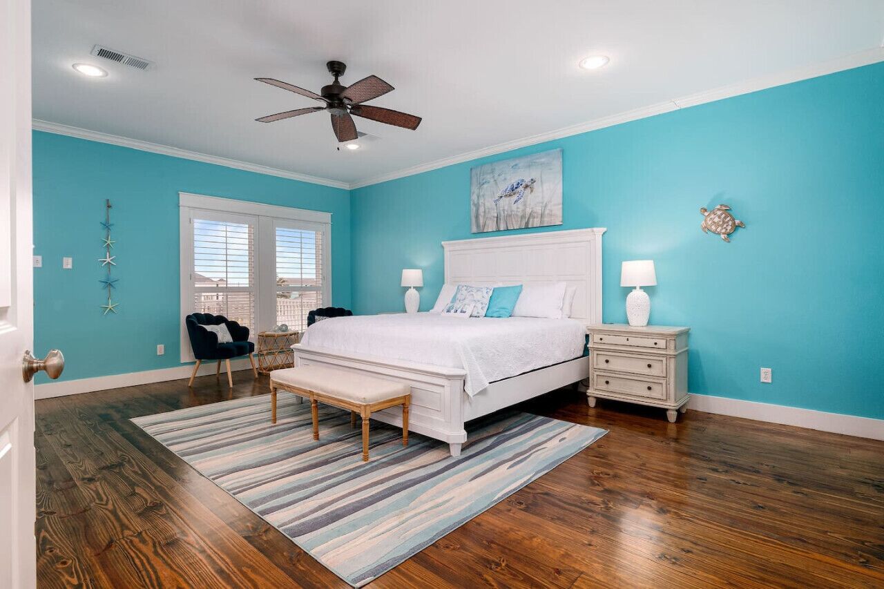 4 chambres, bureau, fer et planche à repasser, lit parapluie