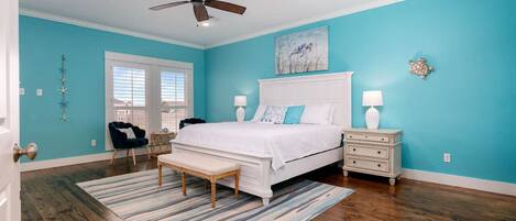 4 chambres, bureau, fer et planche à repasser, lit parapluie