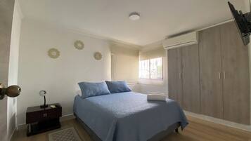 2 slaapkamers, een strijkplank/strijkijzer, gratis wifi, beddengoed