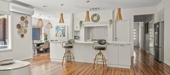 StayAU 4BRM Chic Urban Retreat