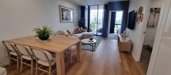 Stylish Brand-new, chic 2-bed, 2-bath, water & Skyline views to pool & gym