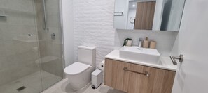 Shower, towels - Stylish Brand-new, chic 2-bed, 2-bath, water & Skyline views to pool & gym (gold coast)