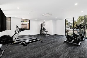 Fitness facility - Stylish Brand-new, chic 2-bed, 2-bath, water & Skyline views to pool & gym (gold coast)