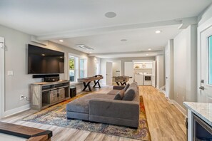 Tv, videospil, dvd-afspiller, bordfodbold