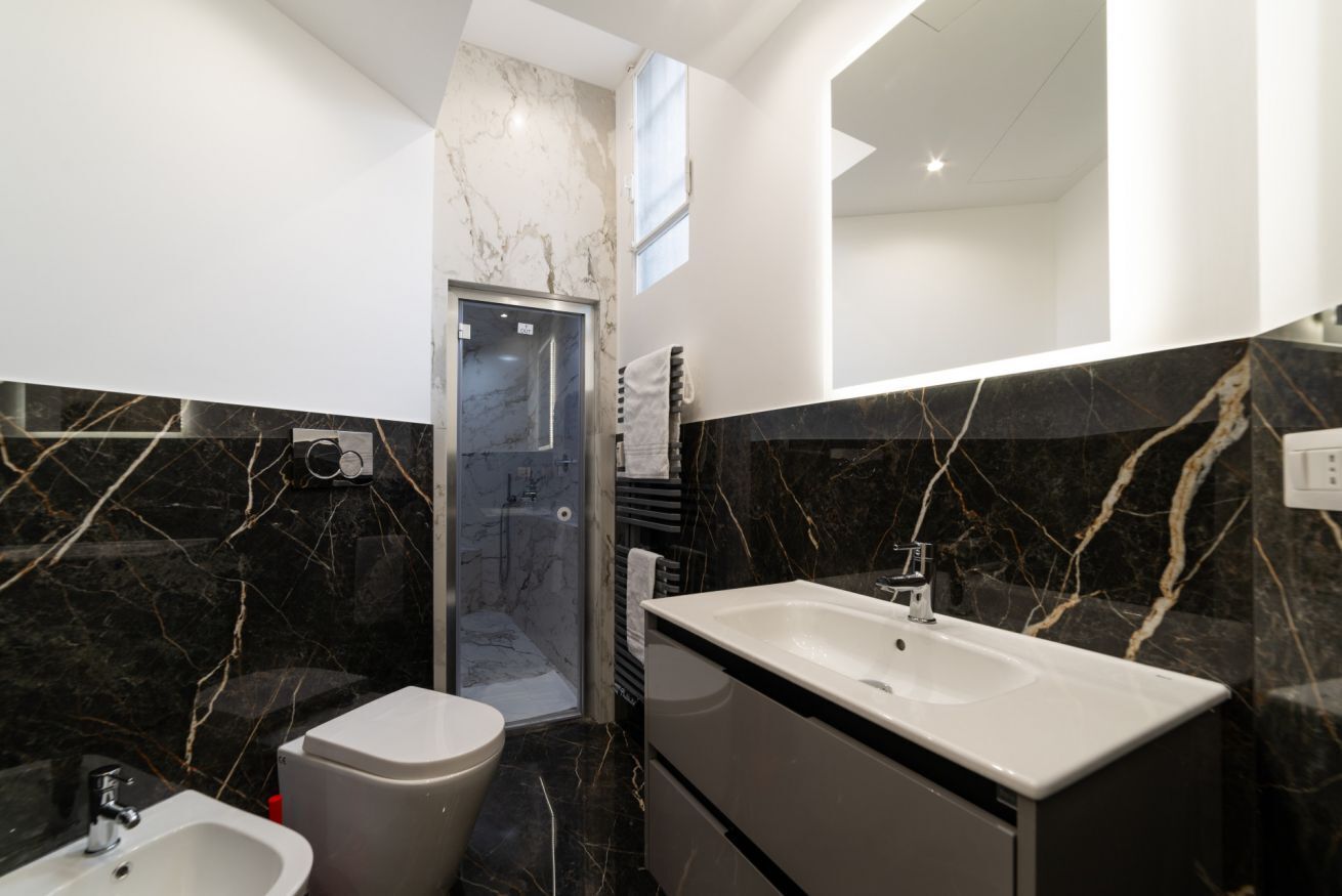 Dusche, Haartrockner, Bidet, Handtücher