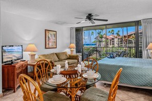 Interior - Papakea D206 - Ocean and pool views (Lahaina)