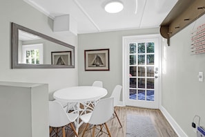 Dining - 201 East Hudson! Close to Beach Access & Restaurants. Large Screen Porch! Pet Friendly! Fenced Yard (Folly Beach)