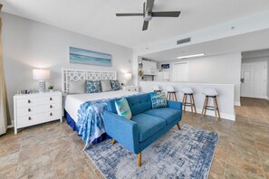 1 habitación, escritorio, tabla de planchar con plancha y wifi
