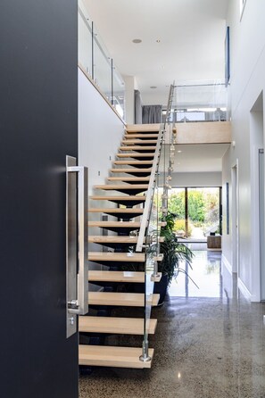 Interior - The Shoreline Escape (Curlewis)