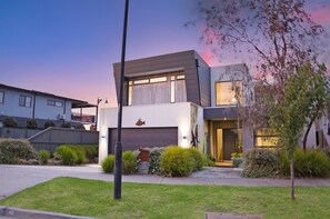 Exterior - The Shoreline Escape (Curlewis)