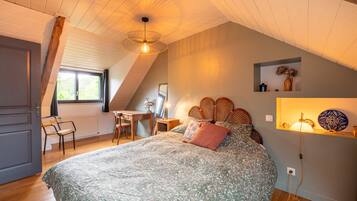 3 slaapkamers, een strijkplank/strijkijzer, gratis wifi, beddengoed