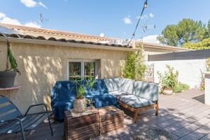 Terrace/patio - Holiday Home 'Loft Des Cigales' with Private Pool and Private Terrace (Uchaud)