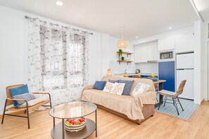 TV - Apartment in Almuñecar with Private Terrace, Wi-Fi and Air Conditioning (Almuñécar)