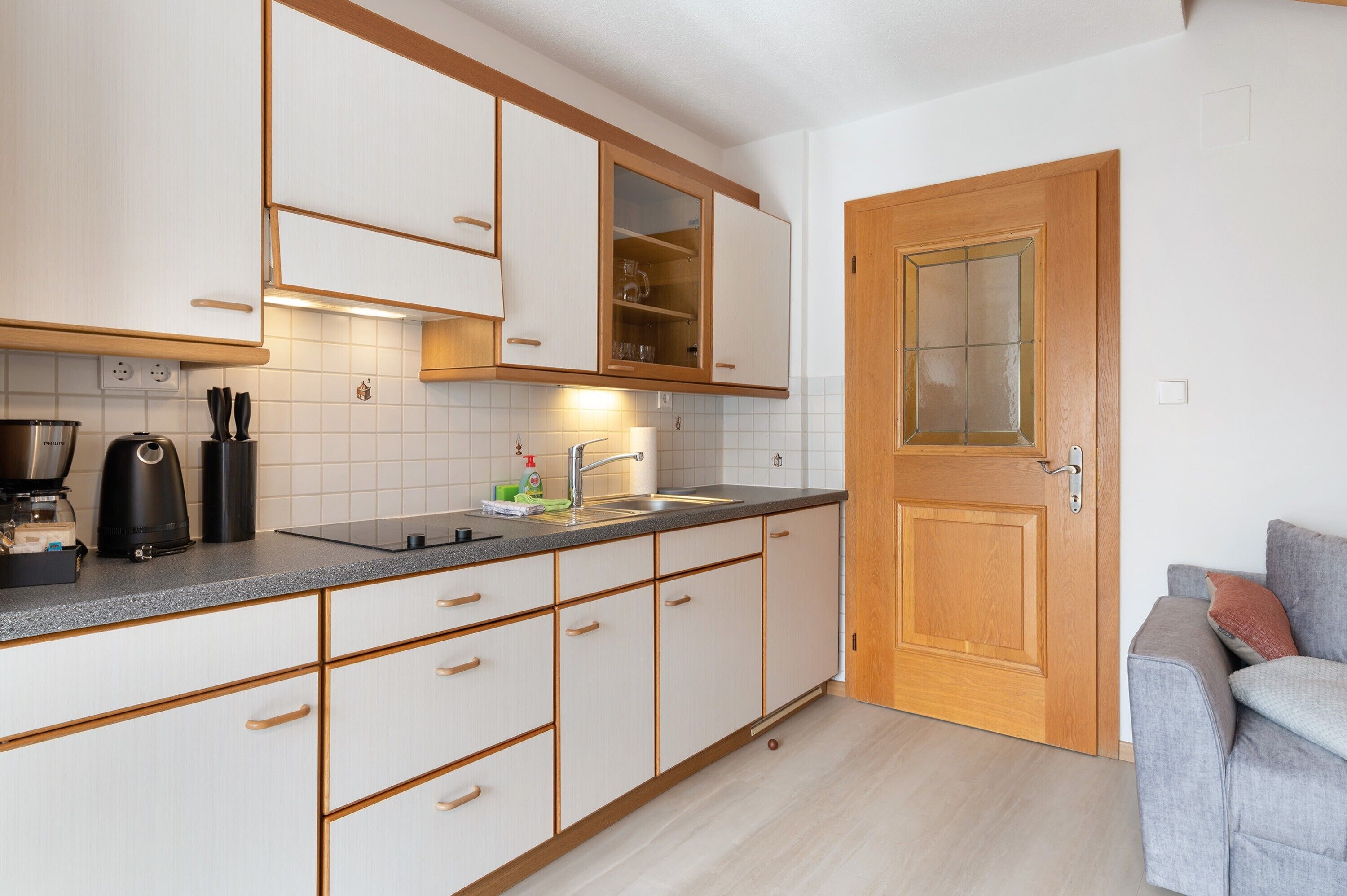 Fridge, stovetop, coffee/tea maker, electric kettle