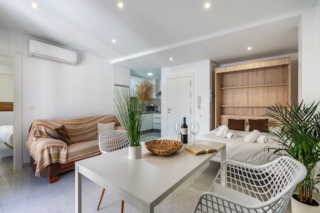 Interior. Apartment 'Alojamiento Privilegio de Alcalá' with Balcony, Wi-Fi and Air Conditioning