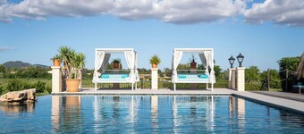 Villa 'Cas Metge Matas' with Private Pool, Wi-Fi and Air Conditioning