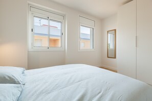 2 slaapkamers, een strijkplank/strijkijzer, gratis wifi, beddengoed