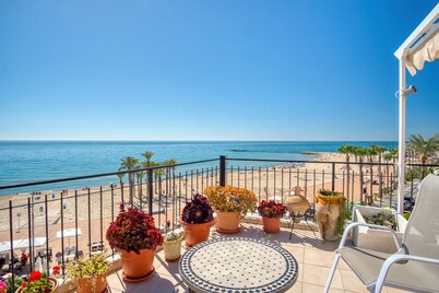 Holiday Home 'Casa amarilla del mar piso 3y4' with Sea Views, Wi-Fi & Air Conditioning