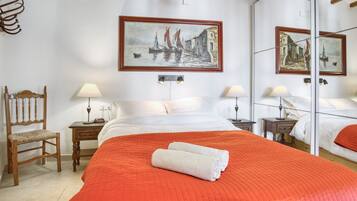 2 makuuhuonetta, silitysrauta/-lauta, ilmainen Wi-Fi, vuodevaatteet