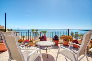 Terrace/patio - Holiday Home 'Casa amarilla del mar piso 3y4' with Sea Views, Wi-Fi & Air Conditioning (La Vila Joiosa)