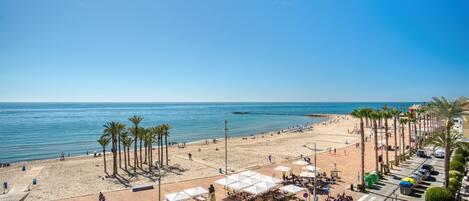 Una spiaggia nelle vicinanze