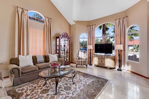 TV, bordtennis og kontorer