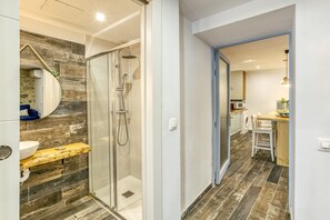 Dusche, Haartrockner, Handtücher