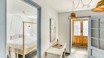 1 habitación, tabla de planchar con plancha, wifi gratis y ropa de cama