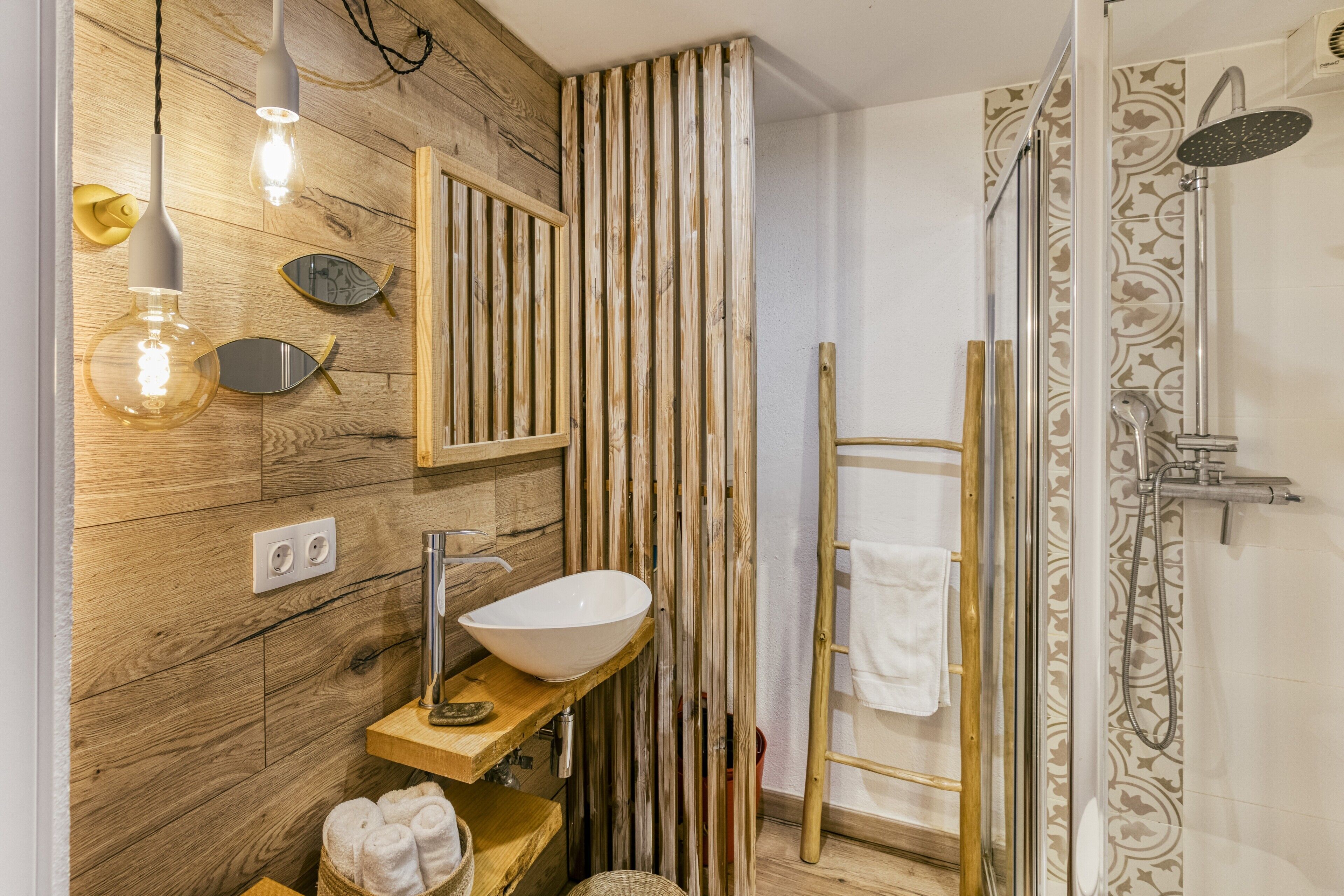 淋浴设施、吹风机、毛巾