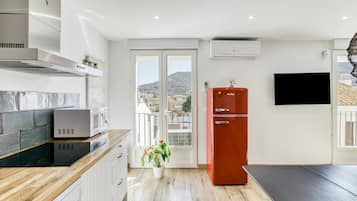 Kühlschrank, Mikrowelle, Ofen, Herdplatte