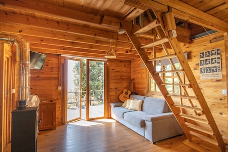 TV. Chalet 'Villa A Croce' with Private Pool, Private Terrace and Wi-Fi