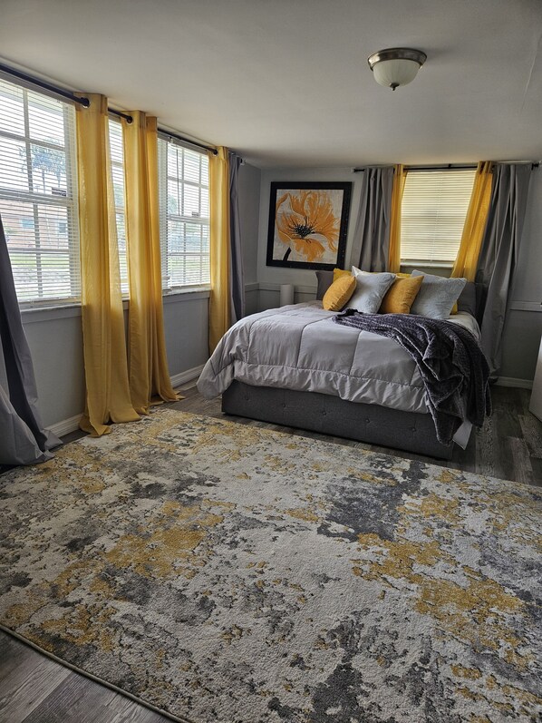 4 habitaciones, escritorio, tabla de planchar con plancha y wifi gratis 