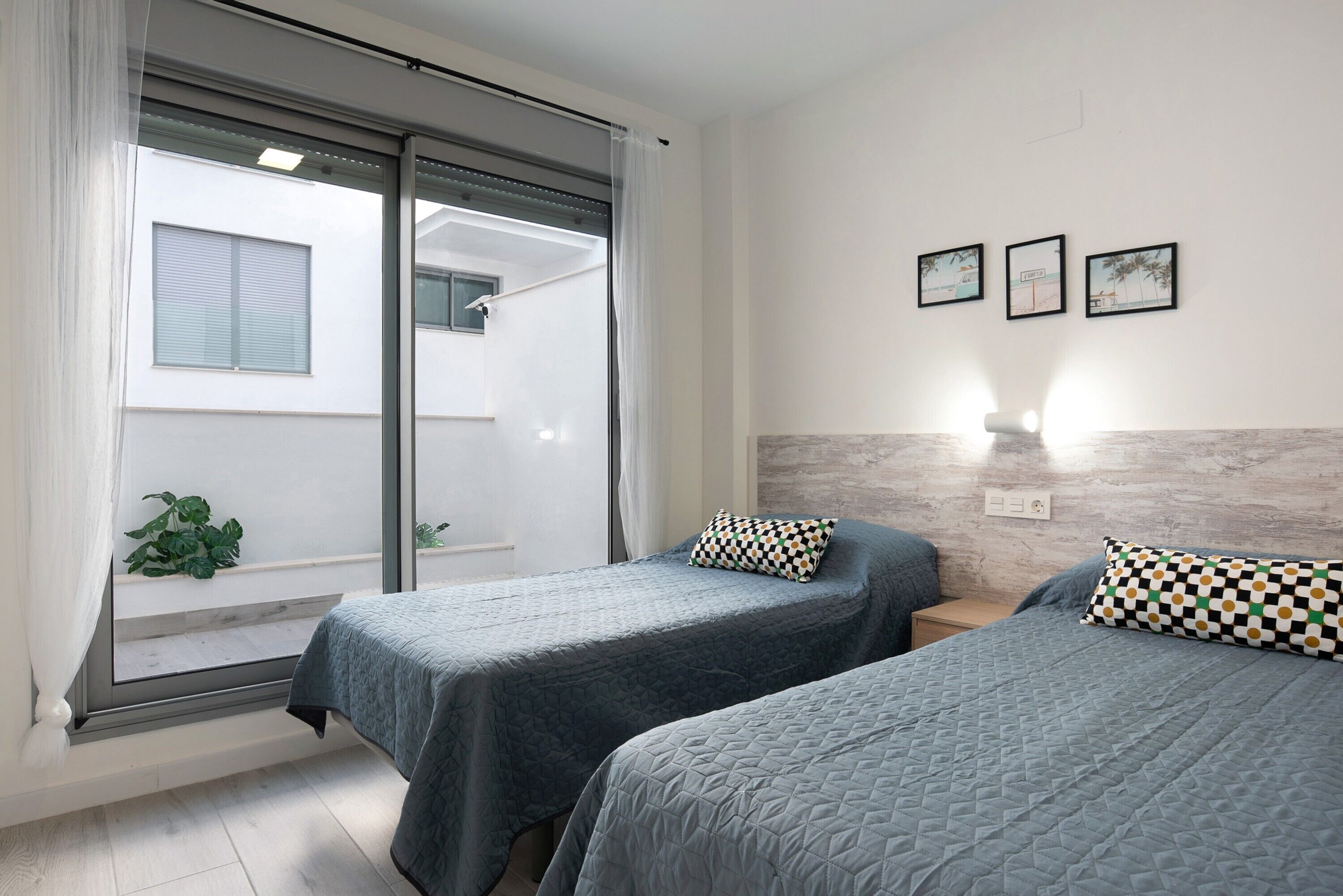 2 slaapkamers, een strijkplank/strijkijzer, gratis wifi, beddengoed