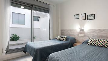 2 slaapkamers, een strijkplank/strijkijzer, gratis wifi, beddengoed