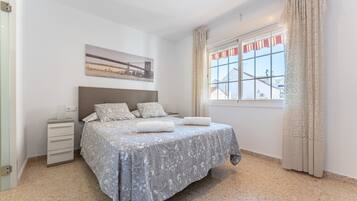 2 slaapkamers, een strijkplank/strijkijzer, gratis wifi, beddengoed