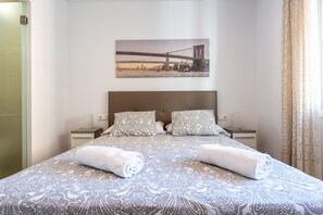 2 dormitorios, tabla de planchar con plancha, wifi gratis y ropa de cama
