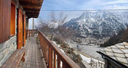 Appartement 'Casa Betulla Champorcher' avec vue sur la montagne, terrasse et jardin partagés