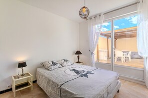 2 bedrooms, iron/ironing board, free WiFi, bed sheets - Apartment for 6 people with shared terrace, AC and Wi-Fi (Sorède)