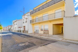 Exterior - Apartment for 6 people with shared terrace, AC and Wi-Fi (Sorède)