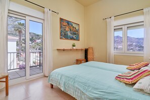 3 bedrooms, iron/ironing board, free WiFi, bed sheets - Vacation Home "Excellent Views, Beach and Mountain" with Sea View, 2 Shared Pools & Wi-Fi (Almuñécar)