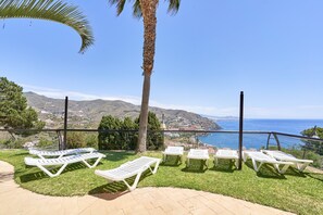 Property grounds - Vacation Home "Excellent Views, Beach and Mountain" with Sea View, 2 Shared Pools & Wi-Fi (Almuñécar)