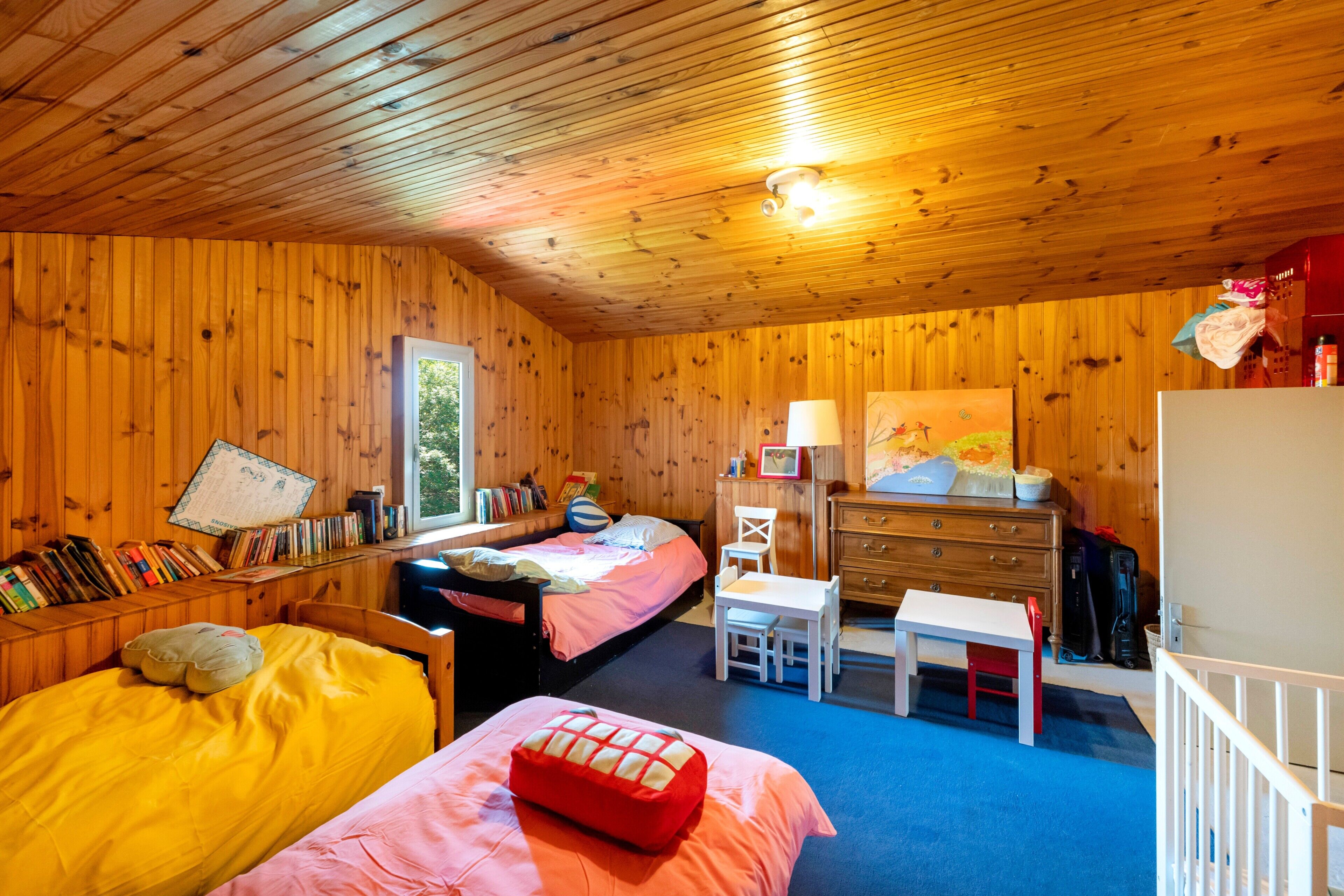 8 makuuhuonetta, silitysrauta/-lauta, ilmainen Wi-Fi, vuodevaatteet