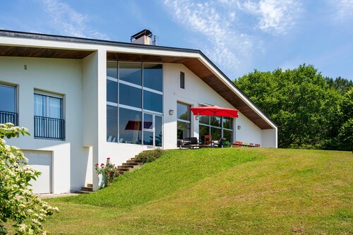 Holiday Home 'Espace, Luxe, Calme Et Nature' with Mountain View and Air Conditioning