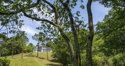Holiday Home 'Espace, Luxe, Calme Et Nature' with Mountain View and Air Conditioning
