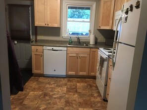 Private kitchen - Cozy 2-bedroom apartment in charming South Burlington with WiFi, AC  (South Burlington)