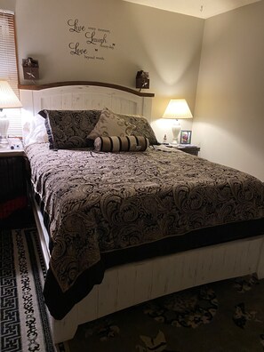 2 bedrooms, WiFi, bed sheets - Cozy 2-bedroom apartment in charming South Burlington with WiFi, AC  (South Burlington)