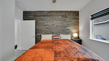 1 quarto, cofres nos quartos, escrivaninha