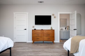 2 室のベッドルーム、アイロン / アイロン台、旅行用ベビーベッド、WiFi (無料)